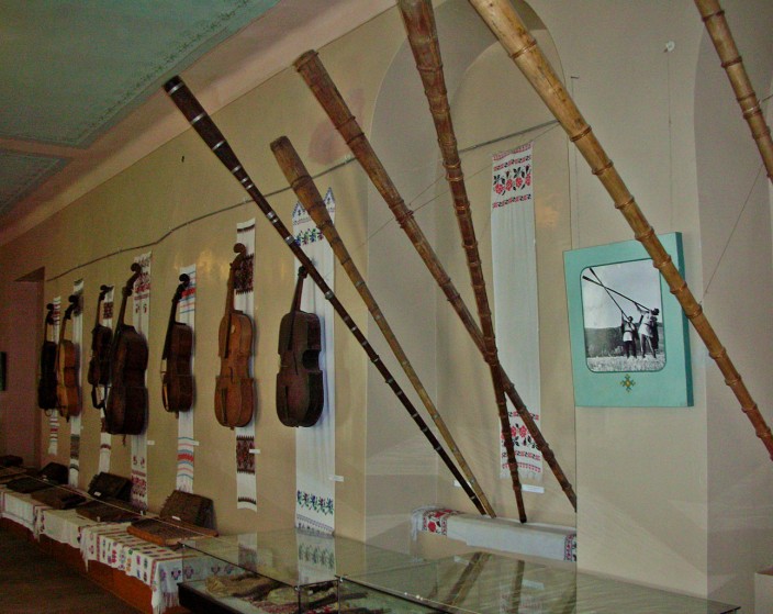 Alpenhorns and fiddles inside the castle museum